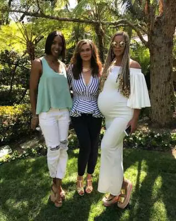 Beyoncé And Her Baby Bump Steps Out To Celebrate Easter (Photos)